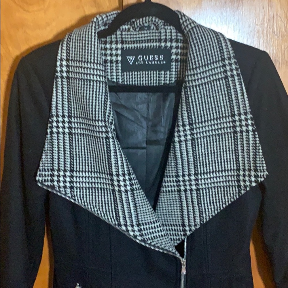BLACK PEACOAT WITH MODERN DETAIL❤️